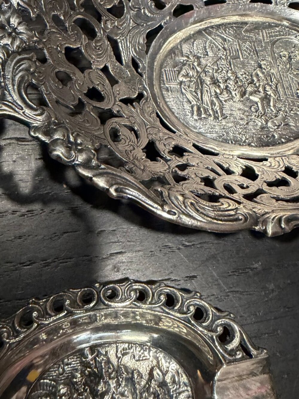 Vintage Silver-Plated Repoussé Serving Bowl & Ashtray Set – European Tavern Scen - Picture 3 of 6